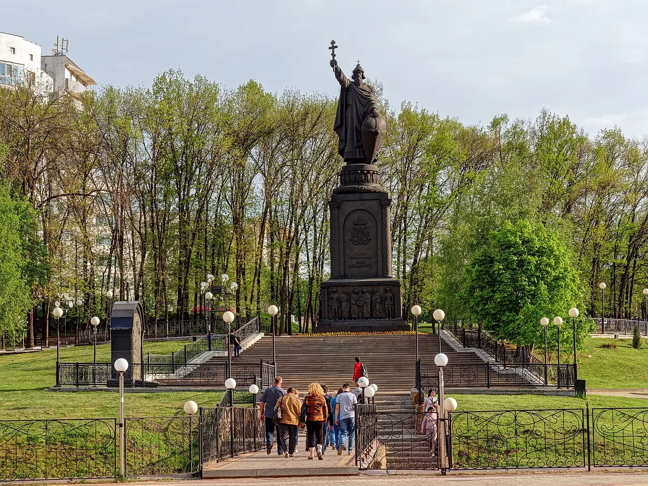 Памятник князю Владимиру в Белгороде